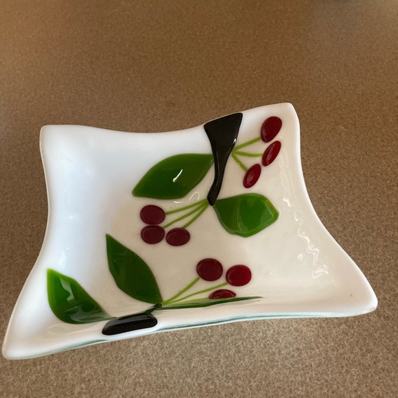 Vintage,Milkglass bowl with embossed cherries,RARE - Picture 2 of 3